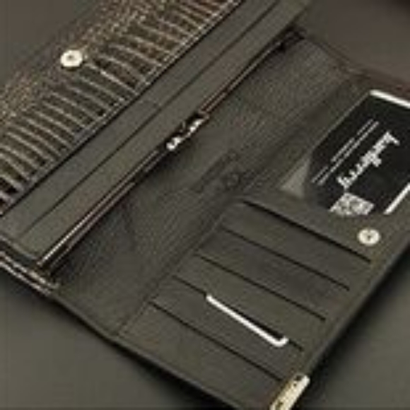 Alligator Embossed Wallet - Picture 3 of 4